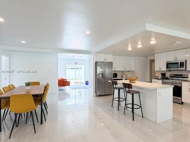 6466 NW 20th St, Margate, FL 33063