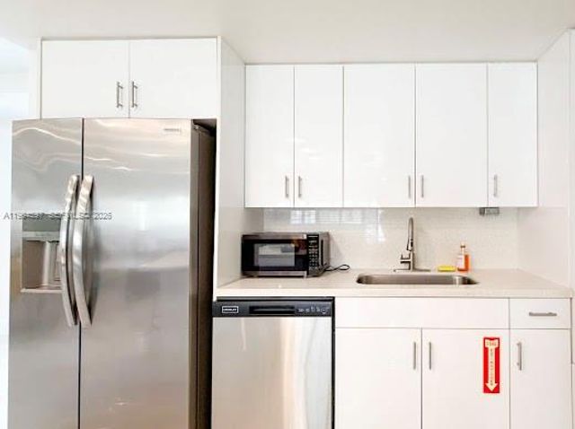 6466 NW 20th St, Margate, FL 33063