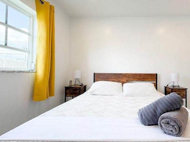 6466 NW 20th St, Margate, FL 33063