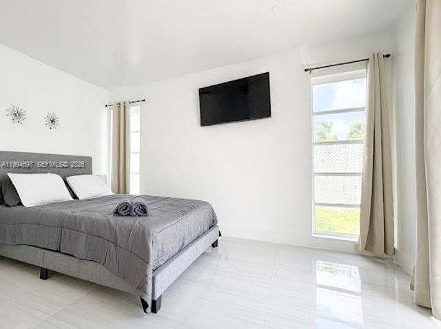 6466 NW 20th St, Margate, FL 33063