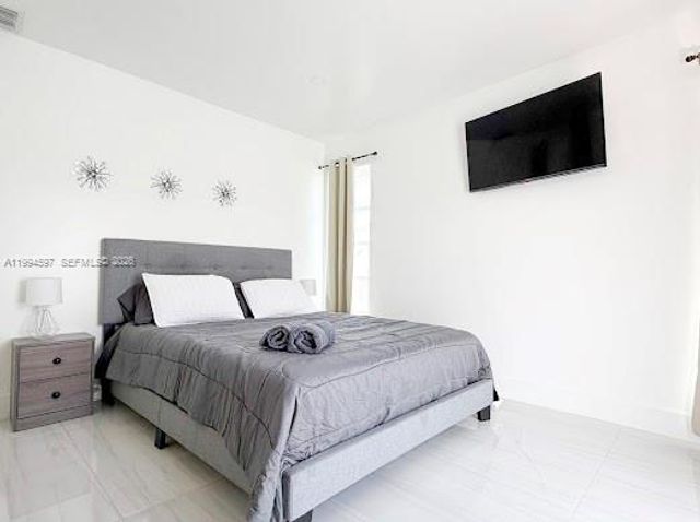 6466 NW 20th St, Margate, FL 33063