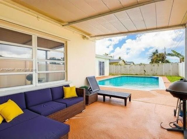 6466 NW 20th St, Margate, FL 33063