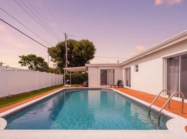 6466 NW 20th St, Margate, FL 33063