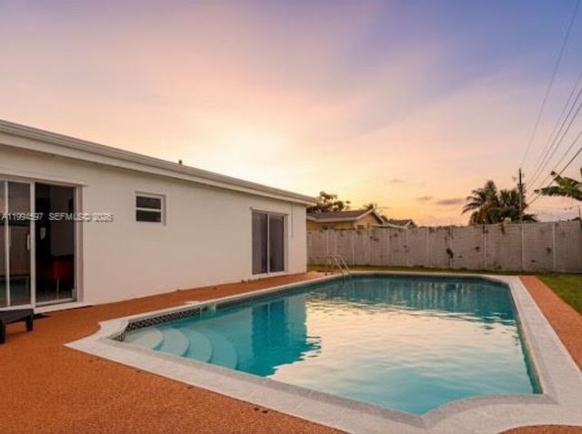 6466 NW 20th St, Margate, FL 33063