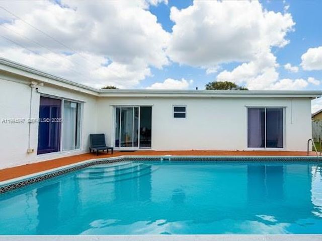 6466 NW 20th St, Margate, FL 33063