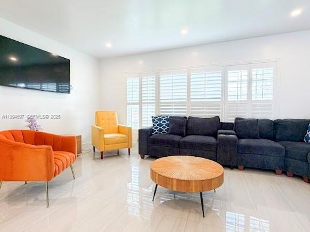 6466 NW 20th St, Margate, FL 33063