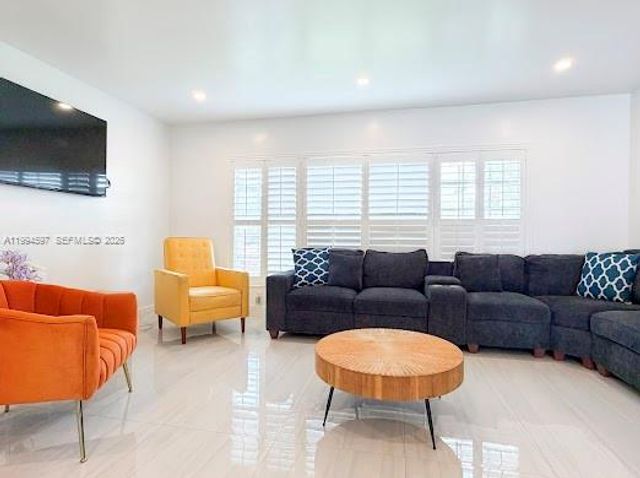 6466 NW 20th St, Margate, FL 33063