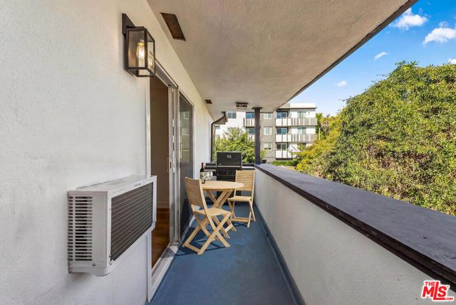 5642 Lexington Avenue, Los Angeles, CA 90038