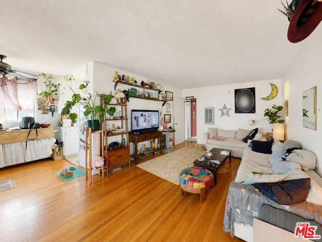 5642 Lexington Avenue, Los Angeles, CA 90038