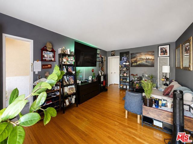 5642 Lexington Avenue, Los Angeles, CA 90038