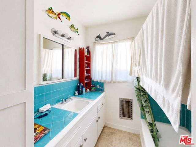 5642 Lexington Avenue, Los Angeles, CA 90038