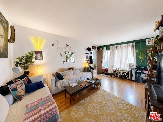 5642 Lexington Avenue, Los Angeles, CA 90038
