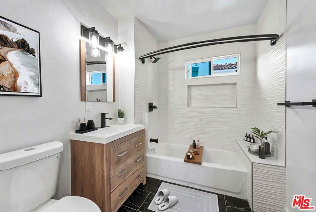 5642 Lexington Avenue, Los Angeles, CA 90038