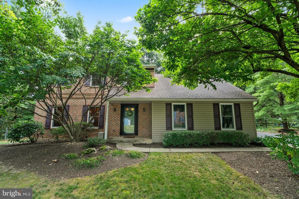 6128 CAMEO DR, Allentown, PA 18104