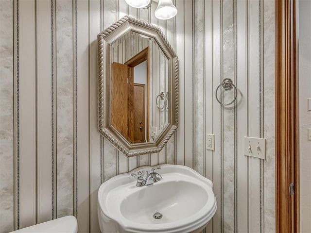 490 Daniel Lee Drive, Choctaw, OK 73020