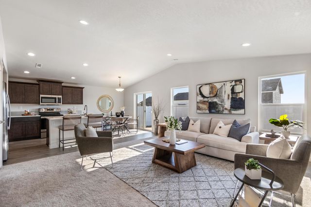 3439 NW 8th Street #12, Redmond, OR 97756