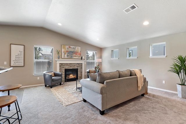 3439 NW 8th Street #12, Redmond, OR 97756