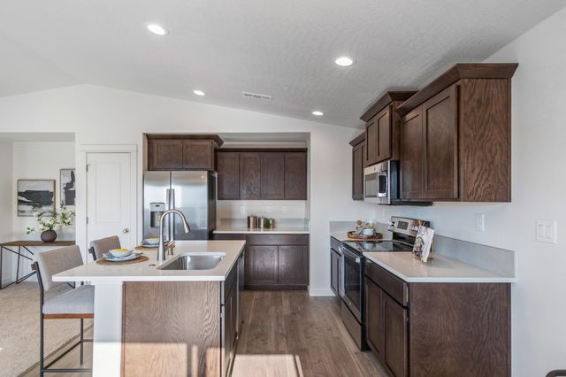 3439 NW 8th Street #12, Redmond, OR 97756