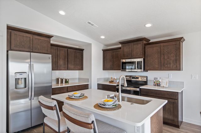 3439 NW 8th Street #12, Redmond, OR 97756