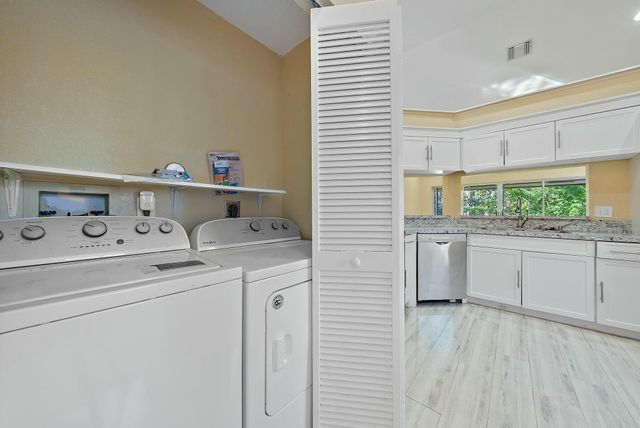 13 Via De Casas Sur 202, Boynton Beach, FL 33426