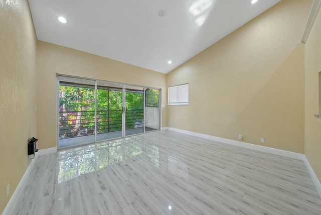 13 Via De Casas Sur 202, Boynton Beach, FL 33426