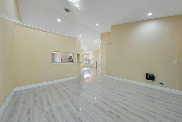 13 Via De Casas Sur 202, Boynton Beach, FL 33426