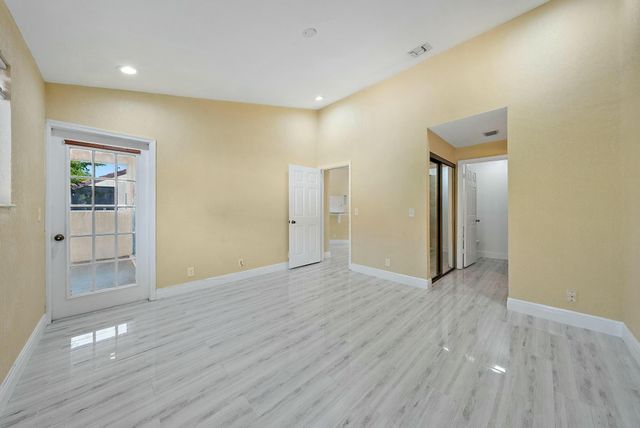 13 Via De Casas Sur 202, Boynton Beach, FL 33426