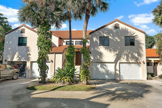 13 Via De Casas Sur 202, Boynton Beach, FL 33426