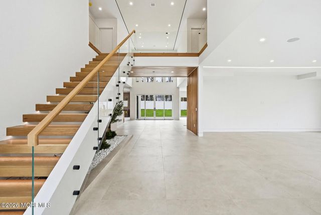 46 Whalepond Road, Oakhurst, NJ 07755