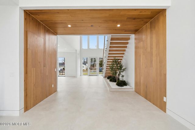 46 Whalepond Road, Oakhurst, NJ 07755