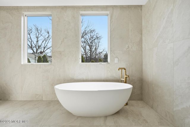 46 Whalepond Road, Oakhurst, NJ 07755