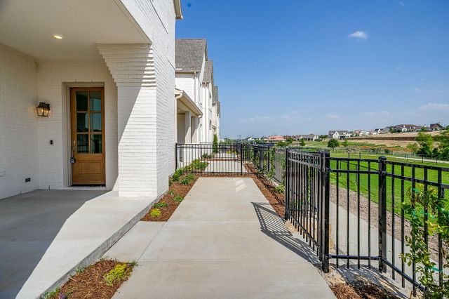 13841 Carnegie Drive, Fort Worth, TX 76008