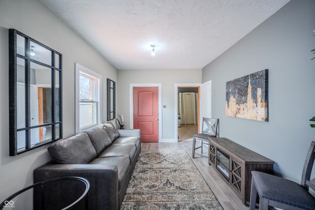 807 E 21st Street, Anderson, IN 46016