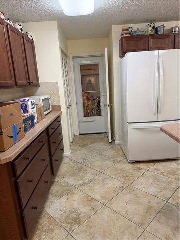 9529 SW 85TH AVENUE D, Ocala, FL 34481