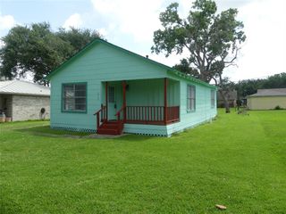 215 S Brownell Street, La Porte, TX 77571