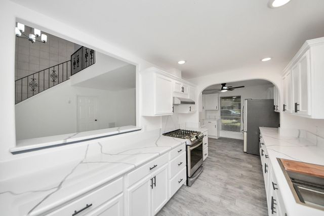 1910 Briarcreek Boulevard, Houston, TX 77073