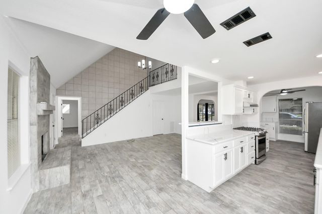 1910 Briarcreek Boulevard, Houston, TX 77073