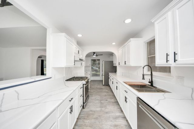 1910 Briarcreek Boulevard, Houston, TX 77073