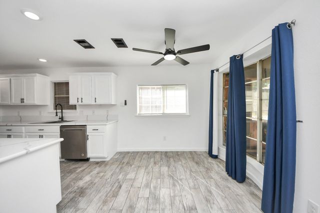 1910 Briarcreek Boulevard, Houston, TX 77073