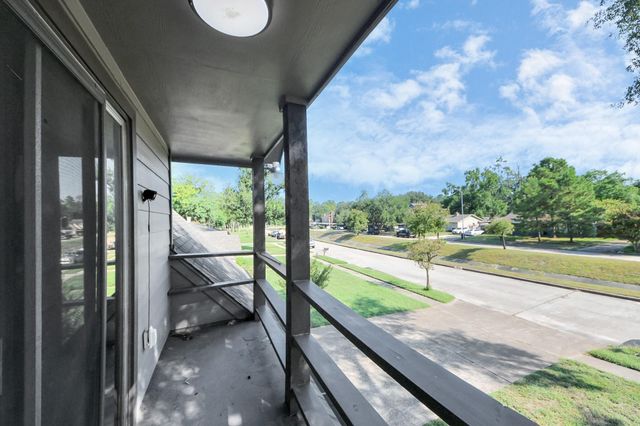 1910 Briarcreek Boulevard, Houston, TX 77073