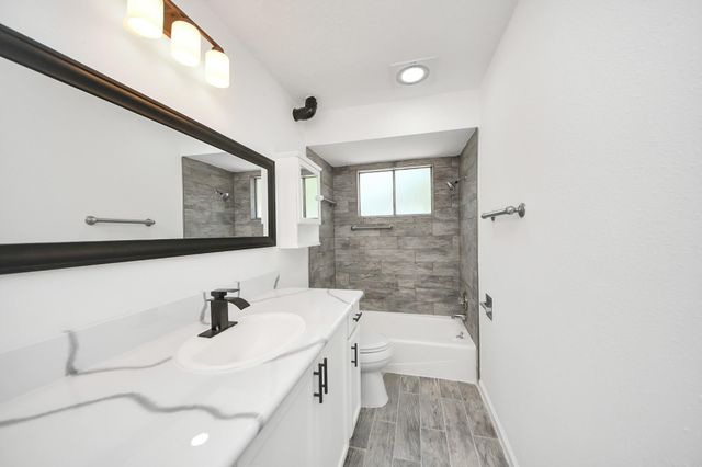 1910 Briarcreek Boulevard, Houston, TX 77073