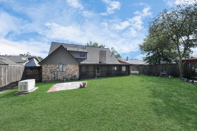 1910 Briarcreek Boulevard, Houston, TX 77073