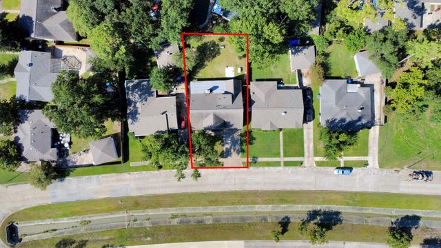 1910 Briarcreek Boulevard, Houston, TX 77073