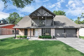 1910 Briarcreek Boulevard, Houston, TX 77073