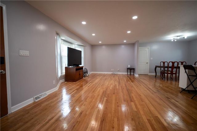 12506 Jackson Avenue, Grandview, MO 64030