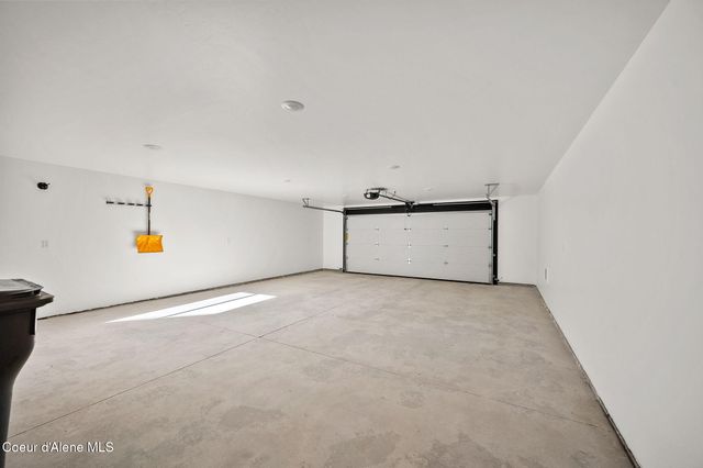 172 W Dustarr Ln, Ponderay, ID 83852