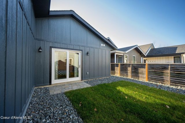 172 W Dustarr Ln, Ponderay, ID 83852