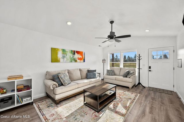 172 W Dustarr Ln, Ponderay, ID 83852