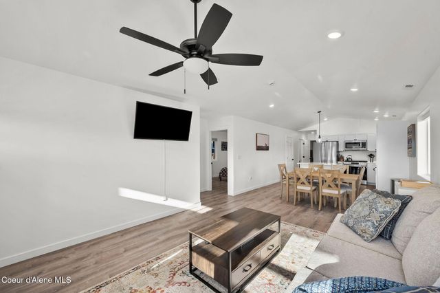 172 W Dustarr Ln, Ponderay, ID 83852