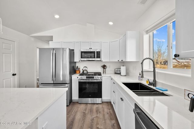 172 W Dustarr Ln, Ponderay, ID 83852